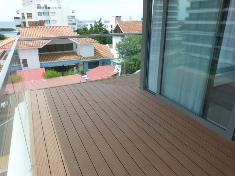 Departamento venta y alquiler en Edificio Chronos de Punta del Este, a pasos de la Playa Brava.
